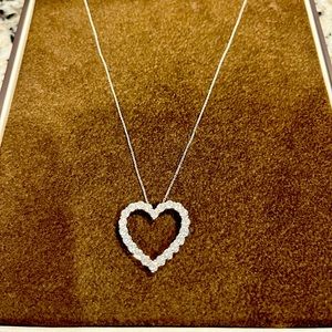 Jared 14k white gold pendant containing 22 lab created diamonds